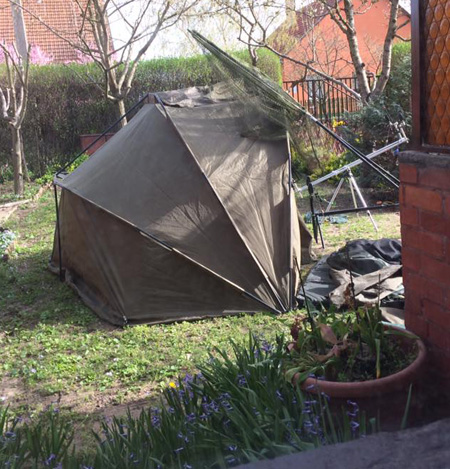 ... sátor, rod pod felállítása a kertben! :)