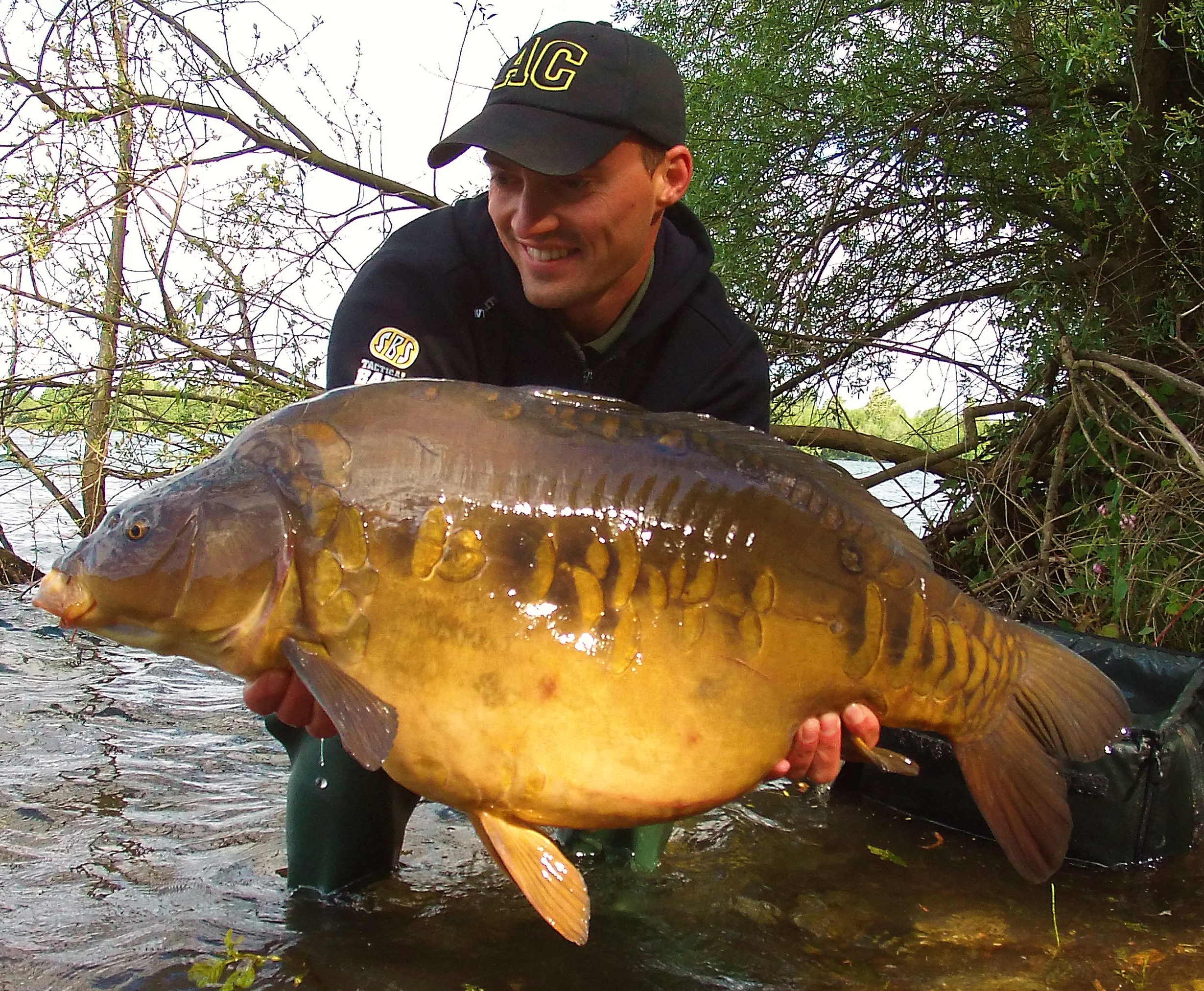 In spring, when the water is particularly clear, carp can not resist the bright Fluro Pop Ups
