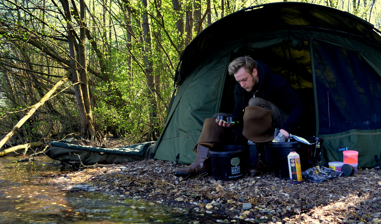 Attraktivität über Masse, angeraute Wurst-Boilies übergossen mit Spod Juice.