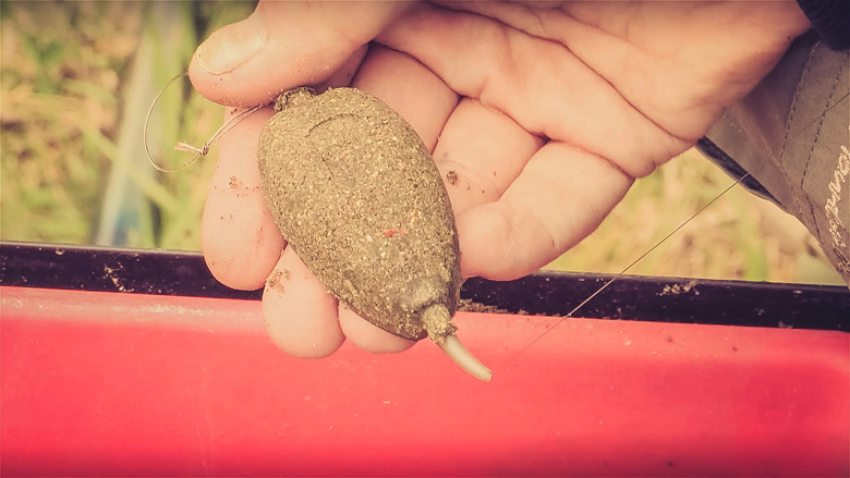 This useful device ensures that perfectly formed feeders full of bait drop out each and every time. It is not just looking nice but, because of the fixed size and weight, we can cast it easily to the right spot