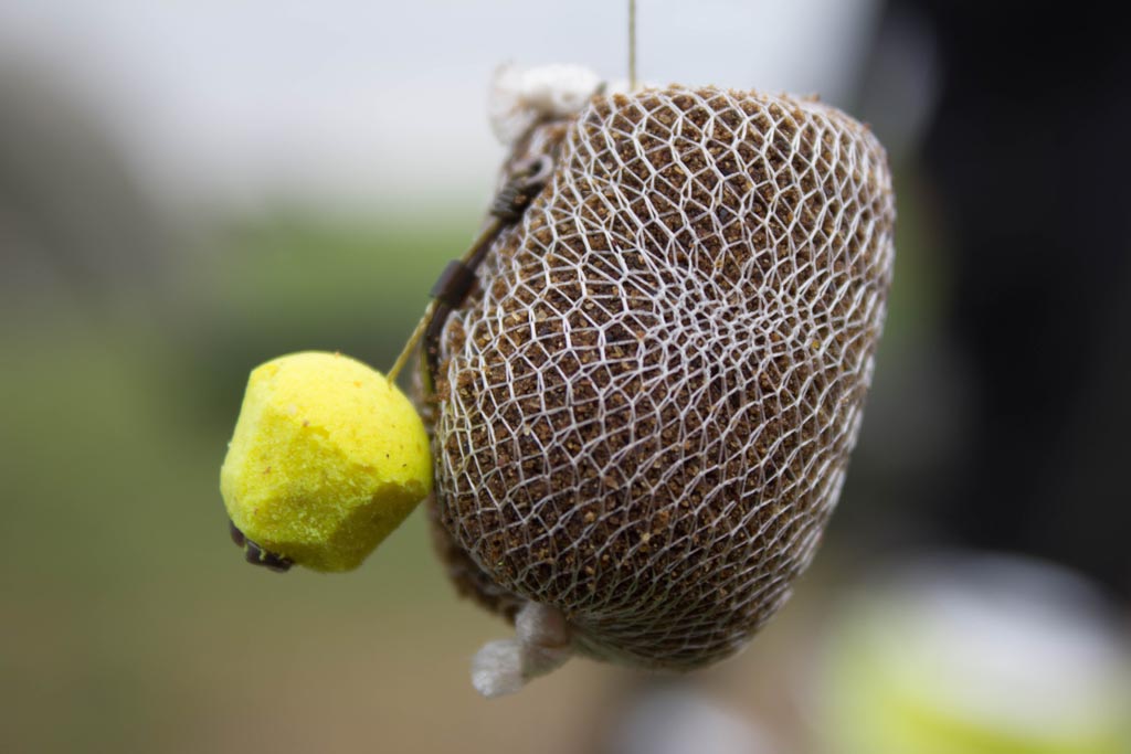 Andere Favorit Köder war unser Ananas Fluro Pop-up mit PVA Stick-mix