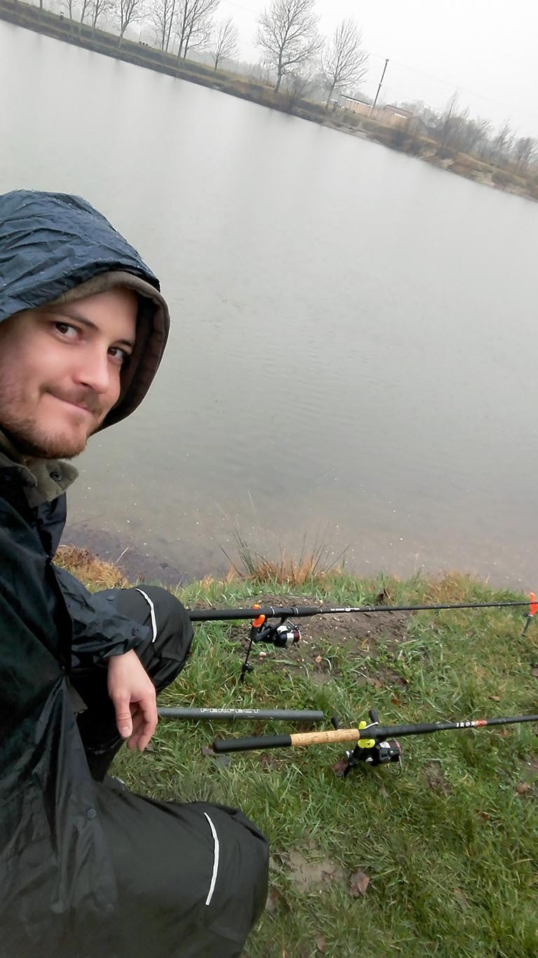 Kora tavasszal még nem olyan kellemes esőben horgászni