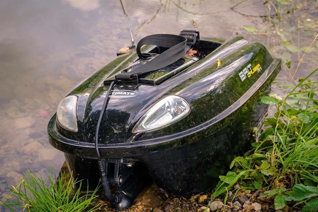 Mit dem Echolot unter dem Futterboot ist das finden von vielversprechenden stellen um einiges leichter