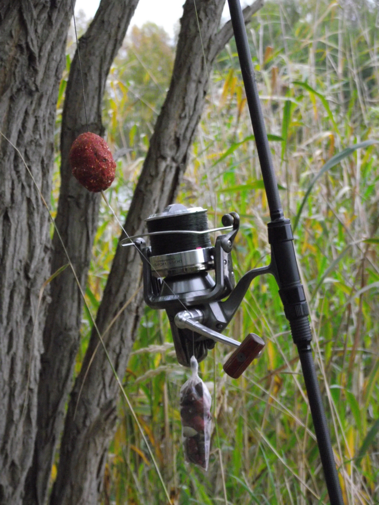 Alles sollte höchst attraktiv sein, hier ein selber gemachtes Groundbait mit Pellets, Partikeln und dem M 1 Stickmix